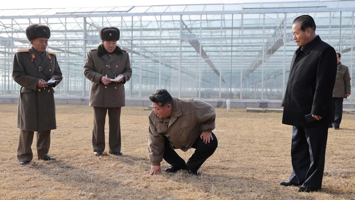North Korean leader Kim Jong Un guides the construction project of the Sinuiju Greenhouse Complex Farm, which has entered its completion stage, in Sinuiju, North Korea, November 26, 2025, in this picture released by North Korea's Korean Central News Agency (KCNA). KCNA via REUTERS ATTENTION EDITORS - THIS IMAGE WAS PROVIDED BY A THIRD PARTY. REUTERS IS UNABLE TO INDEPENDENTLY VERIFY THIS IMAGE. NO THIRD PARTY SALES. SOUTH KOREA OUT. NO COMMERCIAL OR EDITORIAL SALES IN SOUTH KOREA.