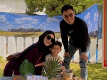 Senyum Baim Wong dan Paula Verhoeven di Acara Sekolah Anak