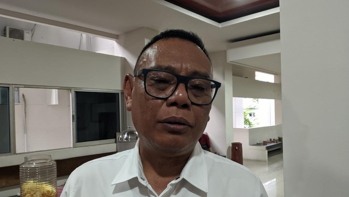 Plt Kepala Bapenda NTB, Fathurrahman, saat ditemui di Kantor Gubernur NTB, Kamis (27/11/2025). (Foto: Ahmad Viqi/detikBali)