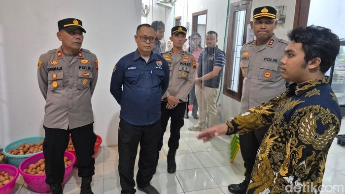 Polres Kendal mendatangi Dapur SPPG Sijeruk, Kendal, Kamis (27/11/2025).