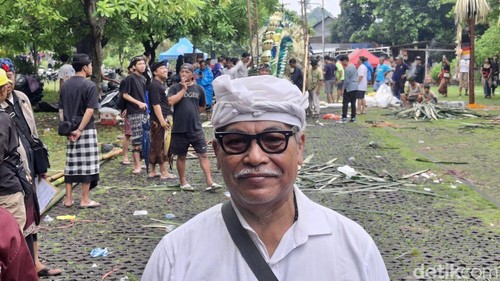 Praktisi Budaya Penjor Anak Agung Rimbya Temaja, Kamis (27/11/2025). (Fabiola Dianira)