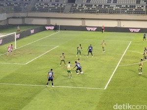 Babak Pertama PSBS Biak Vs Persijap Sama Kuat 1-1