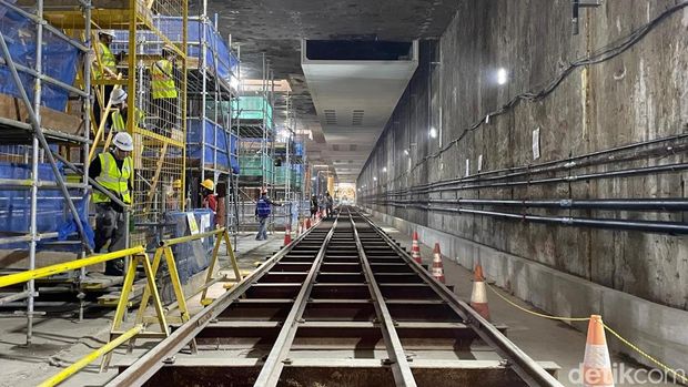 PT MRT Jakarta menjalankan proyek MRT Fase 2A CP202 Harmoni-Mangga Besar