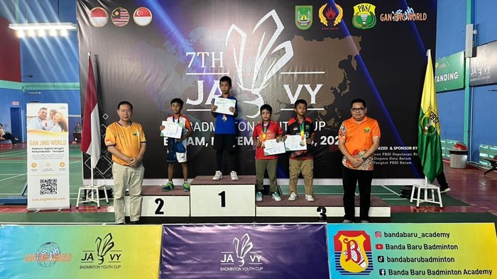 Podium pertama diraih Ralyya Van Rajab Siregar pada kejuaraan bulutangkis 7th JAVY Badminton Youth Cup di GOR Banda Baru, Batam, 23 November 2025. Dia memenangkan kategori tunggal usia dini putra (UPDA) pada ajang yang turut diikuti atlet-atlet dari Malaysia dan Singapura.