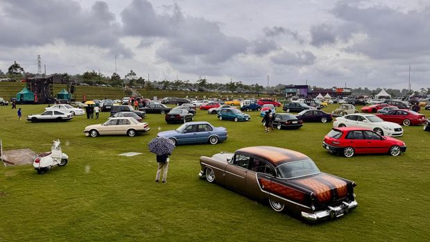 Ratusan pengguna mobil klasik kumpul di Bogor, rayakan pesta Auto Kultur Ratusan pengguna mobil klasik kumpul di Bogor, rayakan pesta Auto Kultur