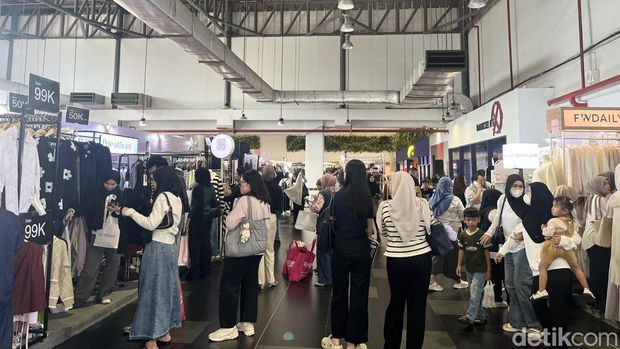 Rendezvous Modest Market Bazar hijab dan busana muslim Rendezvous Modest Market kembali digelar mulai dari 26-30 November 2025, di AEON Mall Tanjung Barat, Jakarta Selatan.