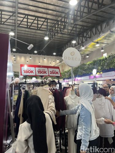 Rendezvous Modest Market Bazar hijab dan busana muslim Rendezvous Modest Market kembali digelar mulai dari 26-30 November 2025, di AEON Mall Tanjung Barat, Jakarta Selatan.