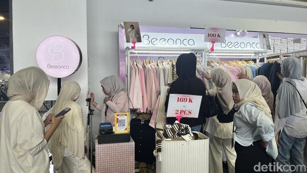 Rendezvous Modest Market Bazar hijab dan busana muslim Rendezvous Modest Market kembali digelar mulai dari 26-30 November 2025, di AEON Mall Tanjung Barat, Jakarta Selatan.
