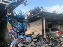 Warga Gunungkidul Cuan dari Replika Robot Berbahan Onderdil Bekas