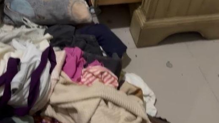 Rumah di Kota Malang yang diacak-acak pencuri hingga beberapa barang elektronik dan sejumlah pakaian turut dibawa kabur.