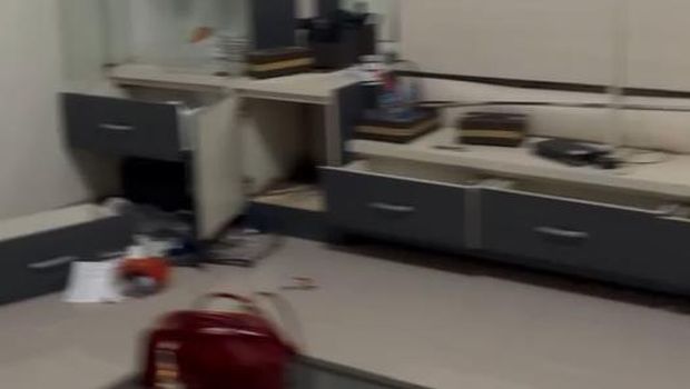 Rumah di Kota Malang yang diacak-acak pencuri hingga beberapa barang elektronik dan sejumlah pakaian turut dibawa kabur.