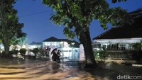 Kompleks Rumah Dinas Gubsu Bobby Nasution di Kota Medan Terendam Banjir