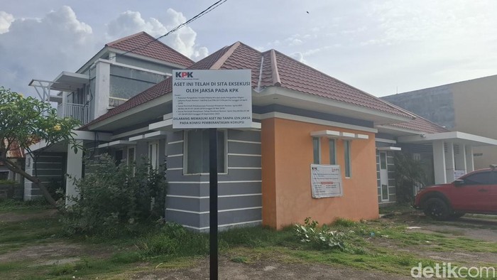 Rumah milil Setya Novanto yang dilelang KPK di RT 19, RW 04, Kelurahan Pasir Panjang, Kecamatan Kota Lama, Kota Kupang, NTT, dipotret, Kamis (27/11/2025). (Yufengki Bria/detikBali)