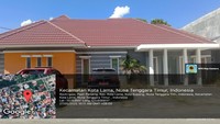 Rumah itu tidak berpagar dan ada beberapa tanaman di sekitarnya. Bangunan itu tampak digunakan untuk tempat usaha. Foto: via lelang.go.id