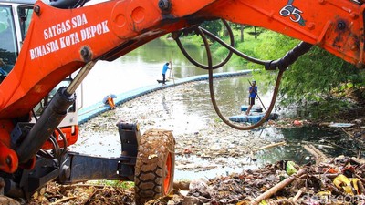 Setu Pangarengan Terus Dibayangi Sampah Meski Rutin Dibersihkan