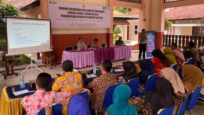 Satlantas Polres Lamongan edukasi keselamatan melibatkan Jasa Raharja juga perangkat desa hingga perangkat RT dan RW.