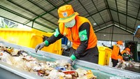 Tempat Pengolahan Sampah Reduce, Reuse, Recycle (TPS3R) “Sinergi Bersih” di Lenteng Agung, Jakarta, resmi beroperasi pada Kamis (27/11/2025). Fasilitas ini memperkuat upaya pengelolaan sampah berkelanjutan di Jakarta.