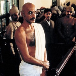 Sir Ben Kingsley Bukan Nama Asli, Ada Kisah Sedih di Baliknya