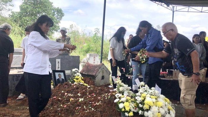 Suasana pemakaman korban perampokan di Palembang