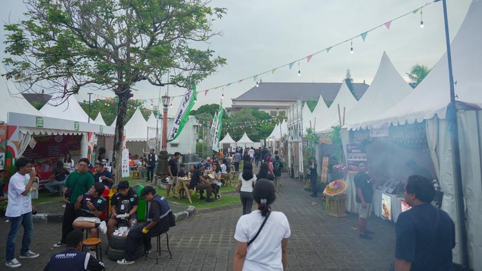 Suasana stan UMKM Badung memeriahkan pesta rakyat di HUT Kota Mangupura, beberapa waktu lalu. (Dok. Diskominfo Badung)