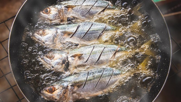 tips masak ikan goreng agar tidak lengket dan hancur