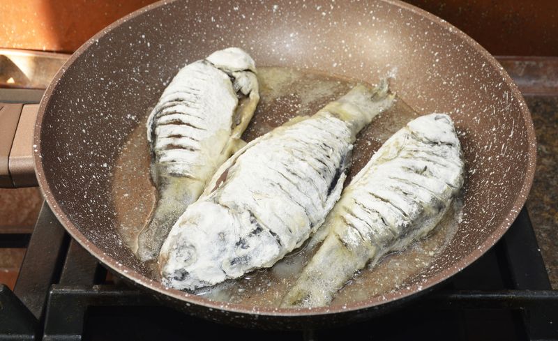 tips masak ikan goreng tips masak ikan goreng agar tidak lengket dan hancur