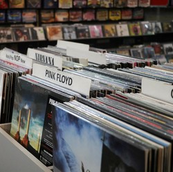 Jangan Sampai Vinyl yang Kamu Beli Mahal Itu Rusak!