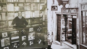 Klaim sebagai toko rekaman tertua di dunia merupakan bagian dari misterinya. Pers Malta dan pelanggan dari generasi ke generasi mengatakan bahwa asal-usul DAmato pada tahun 1885 adalah yang pertama, dan dokumen keluarga pemiliknya menunjukkan bahwa toko tersebut telah mendistribusikan gramofon dan piringan hitam pada tahun 1890-an. Namun, Guinness World Records mengakui Spillers Records di Cardiff (didirikan tahun 1894) sebagai peritel rekaman tertua yang beroperasi secara terus-menerus, menerapkan standar perdagangan ritel berkelanjutan yang lebih ketat, khususnya untuk musik rekaman. Foto: REUTERS/Valeria Thomas