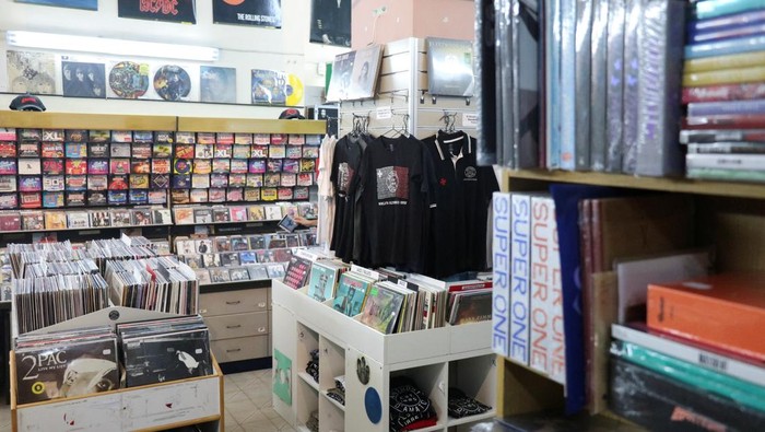 Exterior and shop window of D'Amato Records, founded in 1885 by Italian immigrant Giovanni D'Amato and, according to the current owner, is the world's oldest record shop, in Valletta, Malta, October 17, 2025. REUTERS/Valeria Thomas