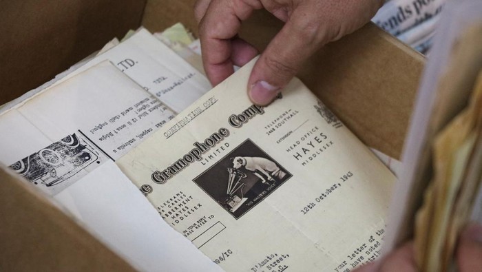 Exterior and shop window of D'Amato Records, founded in 1885 by Italian immigrant Giovanni D'Amato and, according to the current owner, is the world's oldest record shop, in Valletta, Malta, October 17, 2025. REUTERS/Valeria Thomas