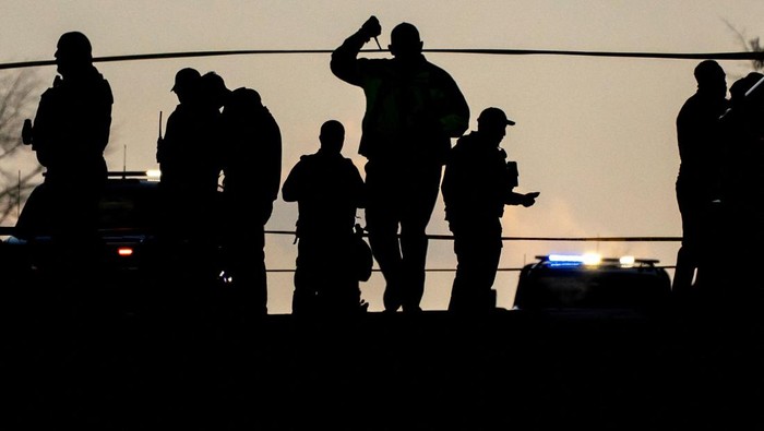 Law enforcement respond at the scene after two National Guard members were shot near the White House in Washington, D.C., U.S., November 26, 2025. Mike Ryan/Handout via REUTERS  THIS IMAGE HAS BEEN SUPPLIED BY A THIRD PARTY. NO RESALES. NO ARCHIVES.