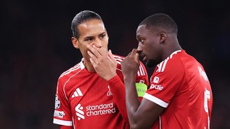 Van Dijk dan Konate Lamban, Liverpool Jadi Bulan-bulanan Lawan