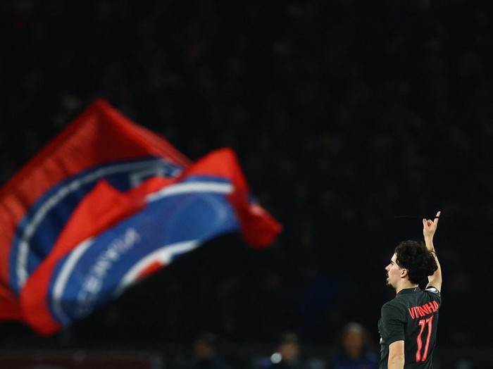 Soccer Football - UEFA Champions League - Paris St Germain v Tottenham Hotspur - Parc des Princes, Paris, France - November 26, 2025 Paris St Germain's Vitinha celebrates scoring their second goal REUTERS/Sarah Meyssonnier