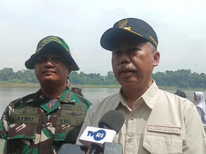 Wakil Bupati Bandung Barat, Asep Ismail di Sungai Citarum