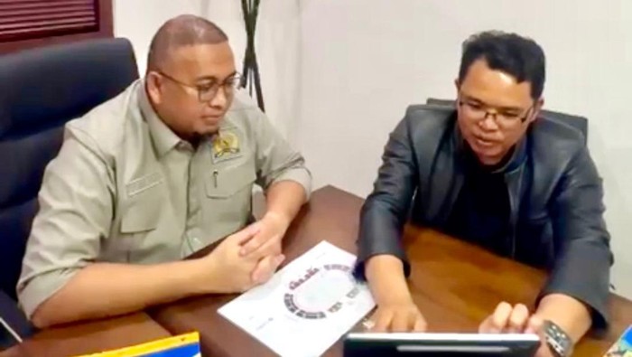Wakil Ketua Komisi VI DPR RI Andre Rosiade (kiri)