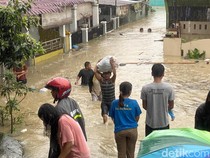 Ratusan Rumah di Belakang Polsek Sunggal Terendam Banjir, Warga Ngungsi
