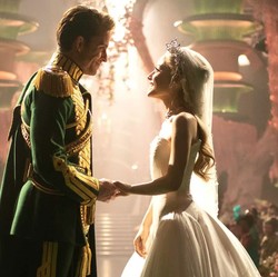 Heboh Wicked Uncut, Adegan Ciuman Mesra Glinda-Fiyero