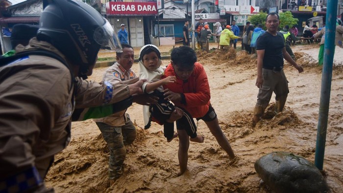 Banjir Sumatera: Wabah Kesehatan Berdampak Besar yang Perlu Ditetapkan Sebagai Bencana Nasional!
