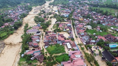Banjir Bandang di Padang Makin Meluas