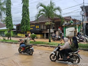 Banjir Pasar Baru-Unand Surut, Jalan sudah Bisa Dilalui Kendaraan