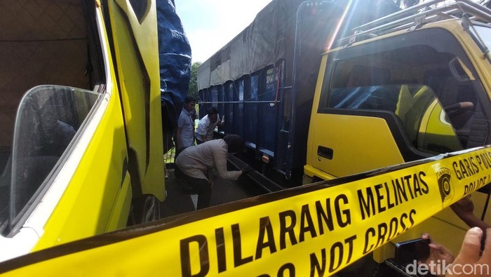 Barang Bukti Truk Pengangkut Solar Subsidi