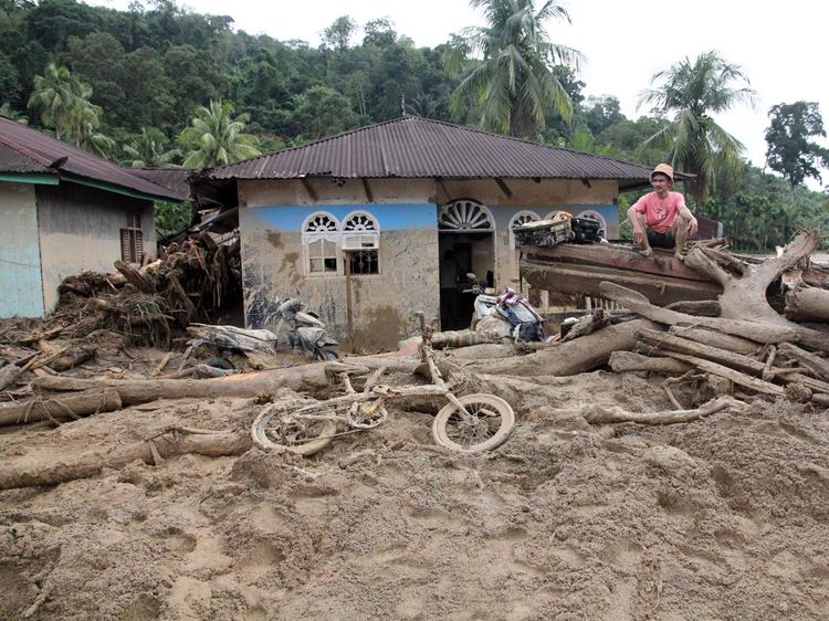 Deretan Selebritas Gaungkan #PrayforSumatra hingga Buka Donasi