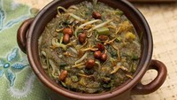 Di Sambas, Kalimantan Barat ada racikan bubur khas. Meski namanya ada unsur pedas, tapi bumbunya tidak ada campuran cabenya. Rasa pedasnya dari lada dan daun kesum. Foto: iStock/site news