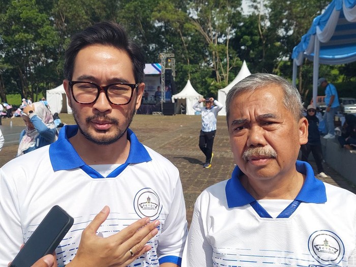 Bupati Bandung Barat, Jeje Ritchie Ismail dan wakilnya, Asep Ismail, saat HUT ke-54 Korpri.