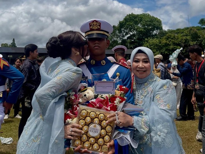 Dewi Perssik Dewi Perssik