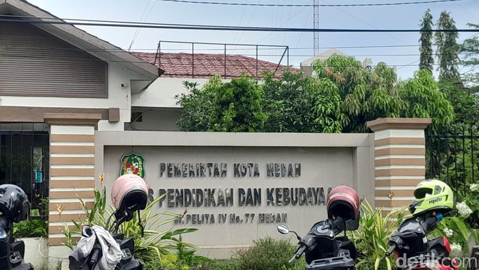 Kantor Dinas Pendidikan dan Kebudayaan Kota Medan.