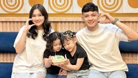 Dory Harsa berulang tahun ke-32. Ia merayakan bersama istri, Nella Kharisma, kedua anak, dan keluarganya. (Foto: dok Instagram nellakharisma)