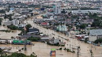 Tampilan drone menunjukkan daerah yang terendam banjir di distrik Hat Yai, yang terdampak hujan deras, yang telah berdampak pada 10 provinsi di Thailand selatan. Foto: REUTERS/Weerapong Narongkul