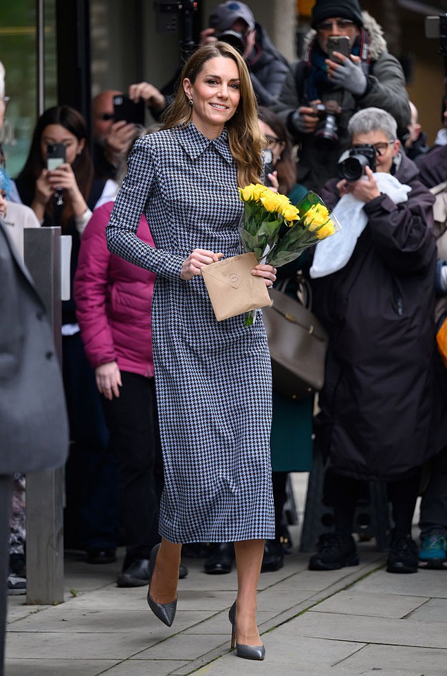 Menurut Marie Claire, Kate Middleton pertama kali memakai gaun tersebut pada Desember 2022 saat berkunjung ke Center on the Developing Child di Harvard University, Boston, Amerika Serikat. (Foto: Karwai Tang/WireImage)