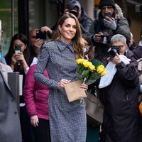 Menurut Marie Claire, Kate Middleton pertama kali memakai gaun tersebut pada Desember 2022 saat berkunjung ke Center on the Developing Child di Harvard University, Boston, Amerika Serikat. (Foto: Karwai Tang/WireImage)